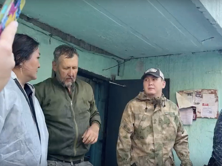 Ужас: в столице Тувы судебные приставы выселили из квартиры более 20 собак