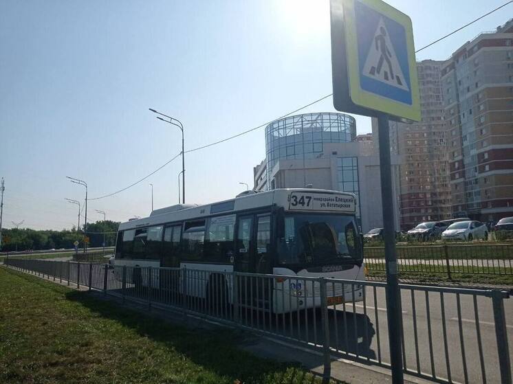Новая автобусная остановка повысила доступность поликлиники в микрорайоне Елецкий