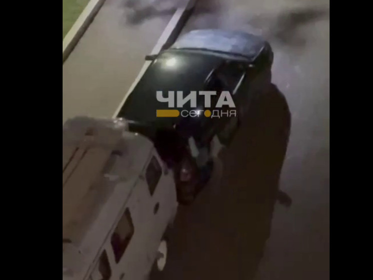 Мужчина разбил несколько машин в Чите, когда пытался припарковаться