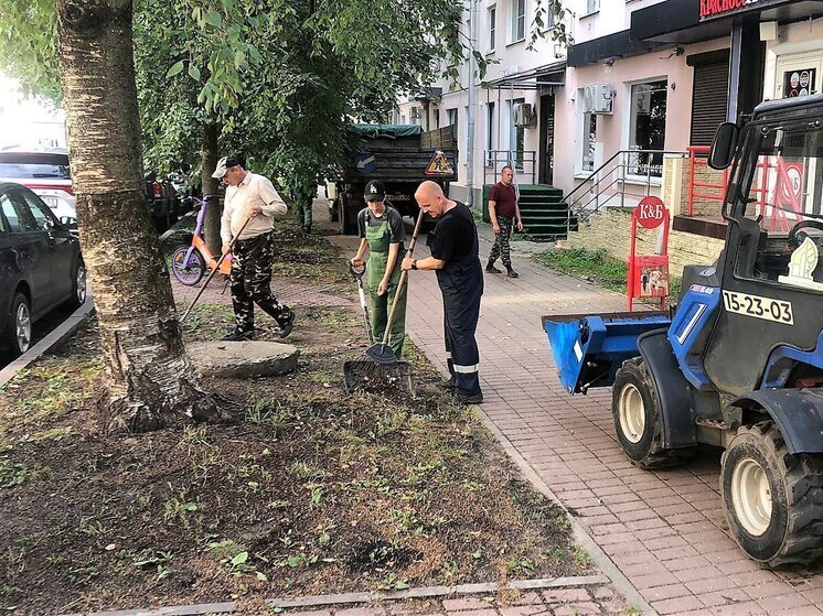 Великий Новгород выдержал натиск стихии: город убирают в обычном режиме