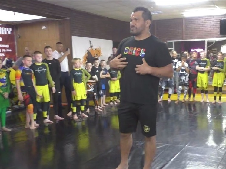 Известный бразильский боец ММА Франсимар Баррозу провёл мастер-класс в Луганске