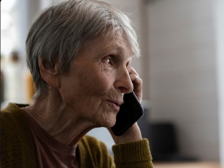 65-летняя жительница Бийска запилась на диспансеризацию по телефону и лишилась почти 500 тысяч рублей