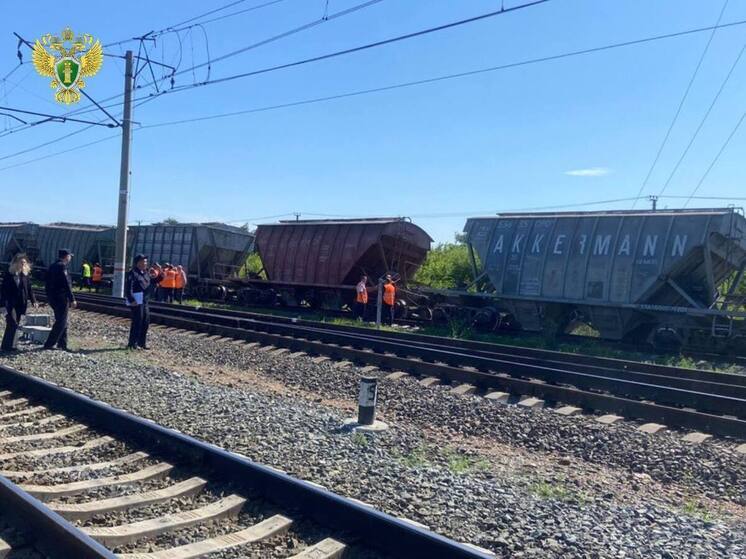 СК начал проверку из-за схода 8 вагонов грузового поезда в Челябинске