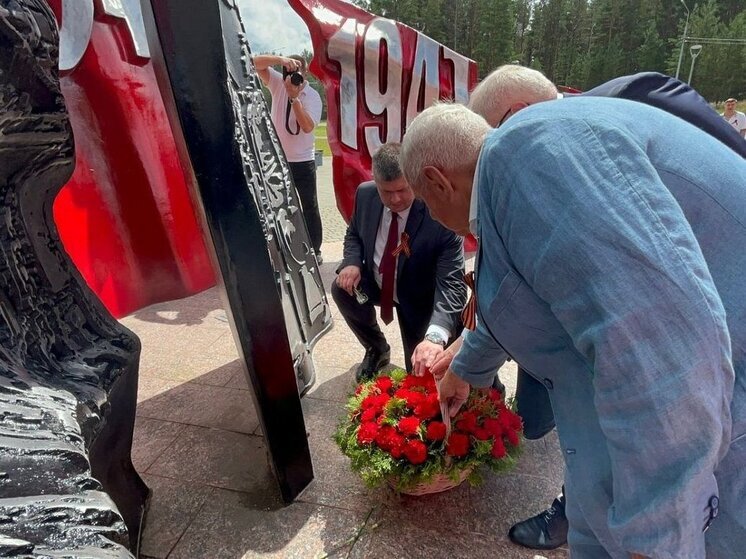 Священная Память у Знамени Победы: делегации четырех областей почтили героев в Идрице