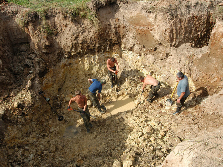 Коммунальные службы Перу раскопали две гробницы с останками 1000-летней давности