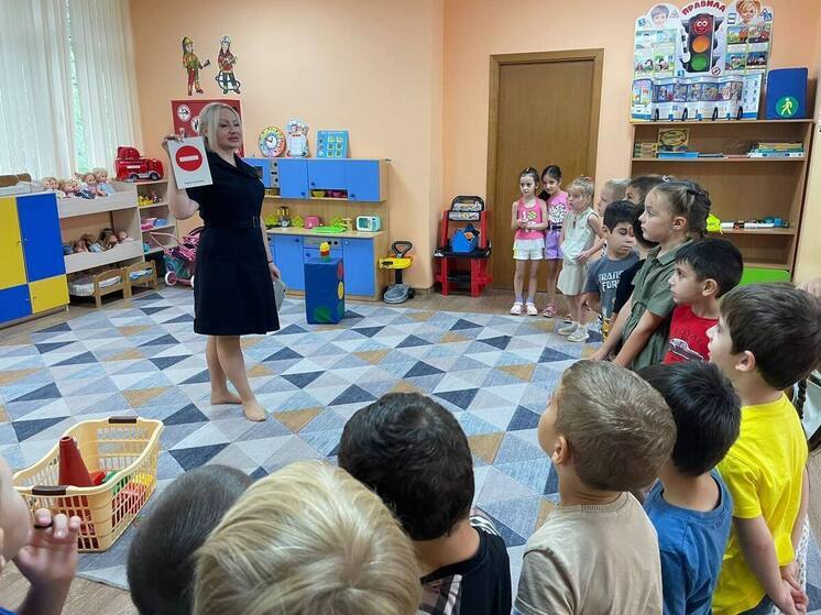 Дорожные полицейские Сочи провели встречу с дошколятами