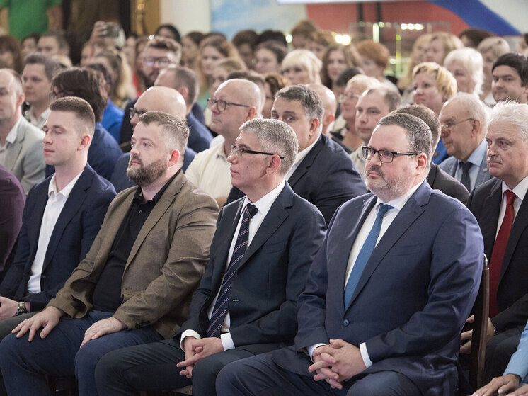 Дмитрий Миляев и Антон Котяков наградили победителей Всероссийского конкурса «Лучший по профессии» в номинации «Оператор станка с ЧПУ»