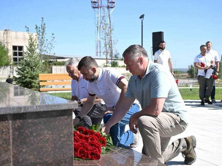 В Волновахе открыли монумент «Памяти Героев-дорожников»