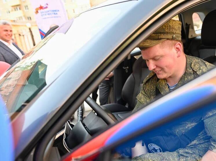 В Тамбове ветерану СВО вручили ключи от автомобиля