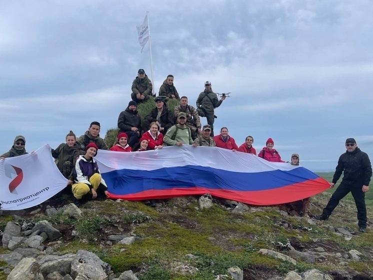 Патриотизм, Родина, честь — что стоит за этими понятиями для современных подростков? Руководитель протвинского клуба «Армеец» Анатолий Андрианов уверен: за каждым из них — осознанное действие
