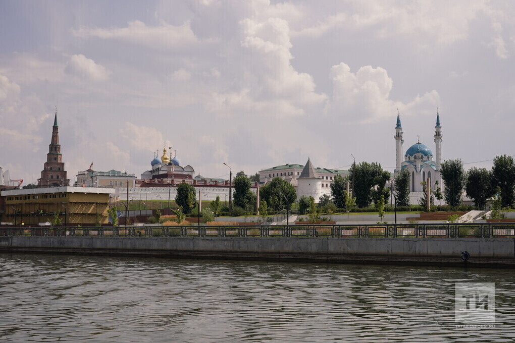 ГИМС наказала водителя катера за опасные маневры возле сапбордистов в Казани
