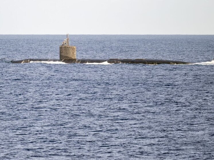 Трамп объяснил решение «переместить подлодки» после перепалки с Медведевым