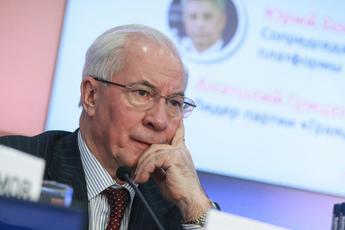 Экс-премьер Украины обрушился на Зеленского из-за слов о диалоге с Россией