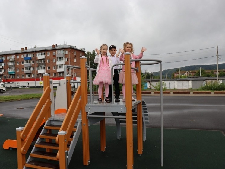 В Калтане торжественно открыли новую общественную площадь