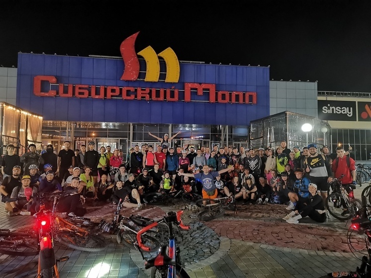 Сотни велосипедистов прокатились по ночному Новосибирску