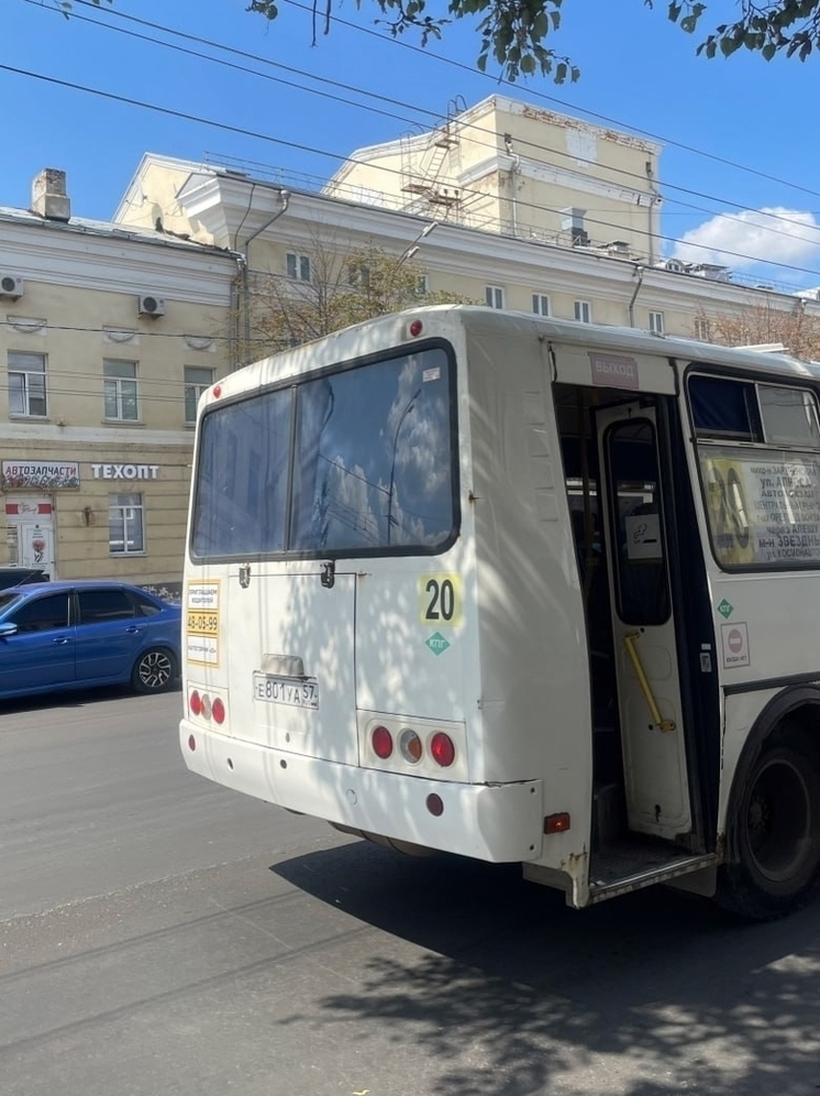 В Орле пассажиры жалуются на водителя маршрутки №20