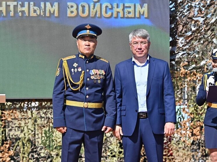 Глава Бурятии поздравил десантников с днём ВДВ