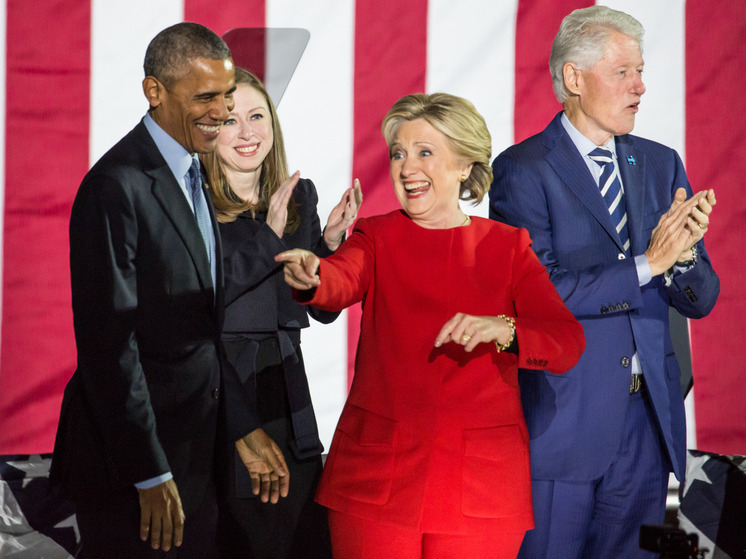 Trump: Clinton en Obama moeten betalen voor nepnieuws over 'Russische sporen' in 2016