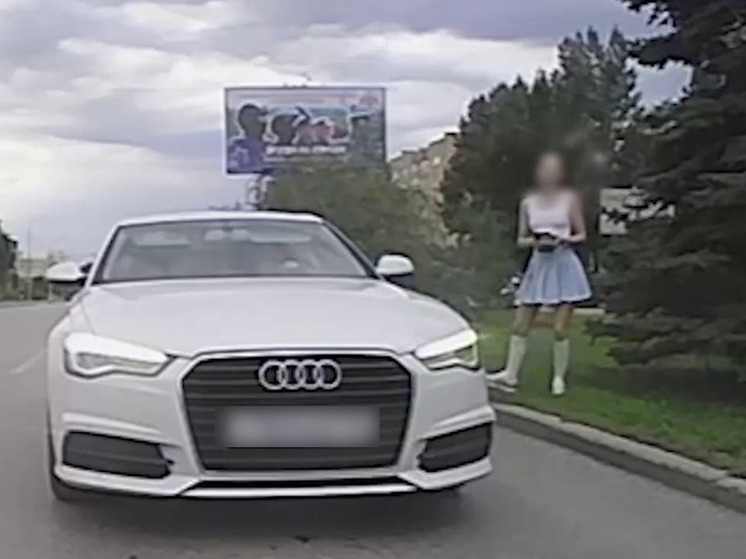 В Волгограде молодые девушки заплатят штраф за раздачу листовок на дороге