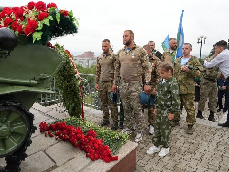 Красноярцы отдали дань памяти воинам-десантникам в День ВДВ