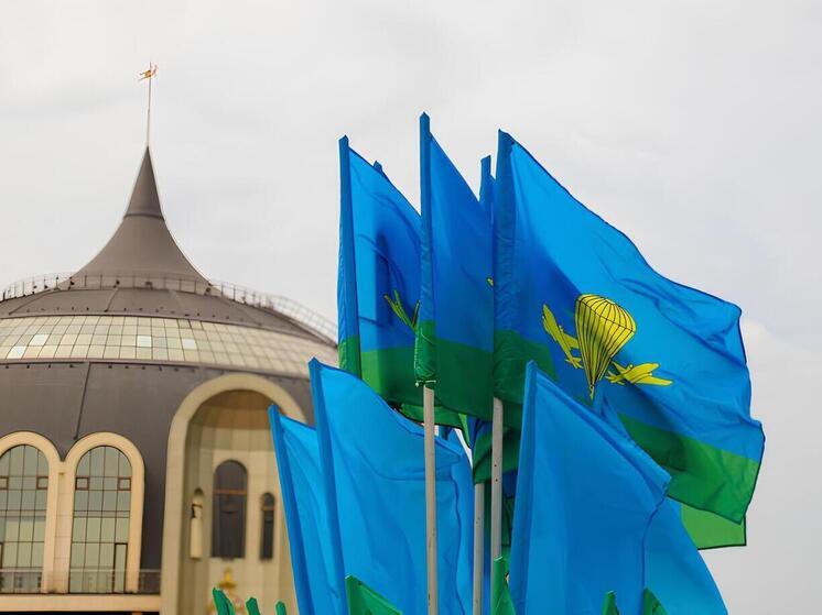 Тульские власти поздравили десантников с Днем ВДВ