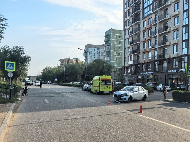 В Астрахани юный байкер попал под колеса автомобиля