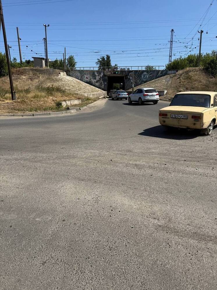 В Харцызске обследовали тоннель под железнодорожными путями