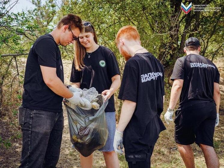 В Мелитополе провели субботник у реки Молочной