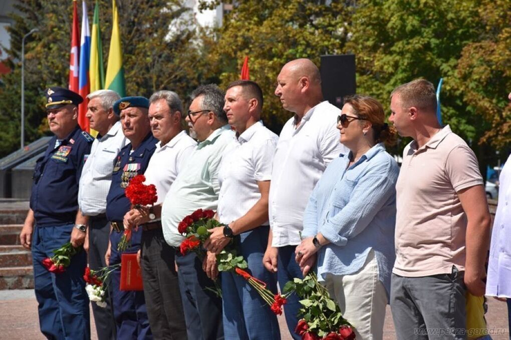 Ветераны и военные ВДВ провели более 60 патриотических встреч с молодежью России