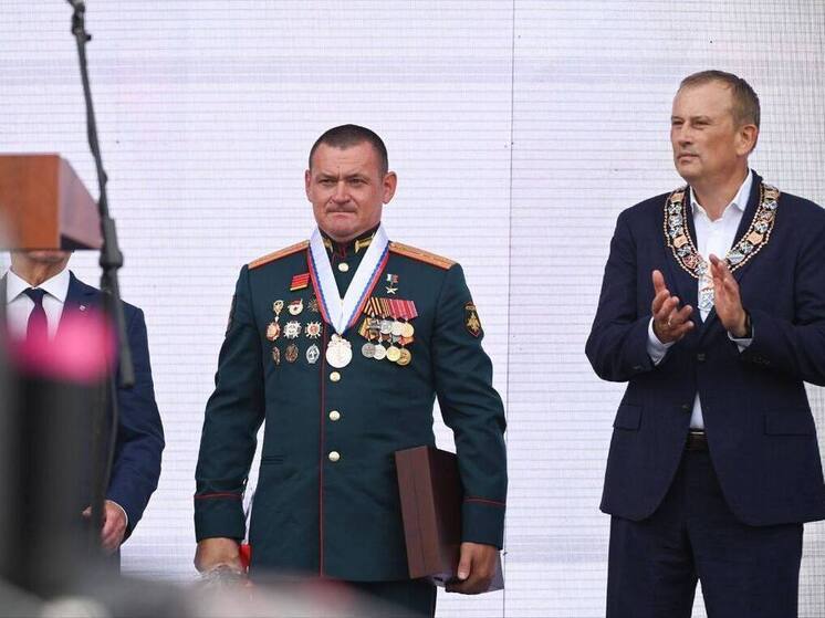 Новыми почетными гражданами стали воин и аграрий
