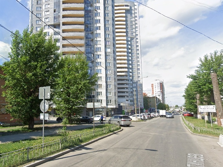 С шестого этажа екатеринбургской высотки выпал ребенок