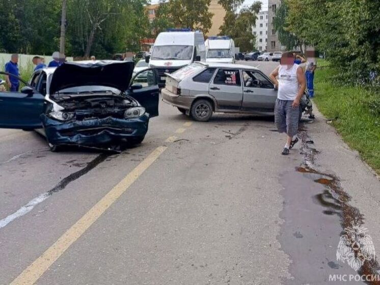 Две женщины попали в больницы после жесткого столкновения автомобилей в Кинешме