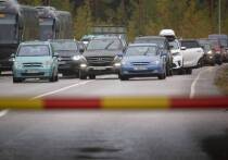 Более ста автомобилей приняли участие в автопробеге к закрытому КПП «Нуйямаа» на границе Финляндии и России. Акция, организованная депутатом городского совета Лаппеенранты Иваном Девяткиным, была согласована с полицией и прошла под лозунгами о праве граждан видеться с родственниками.