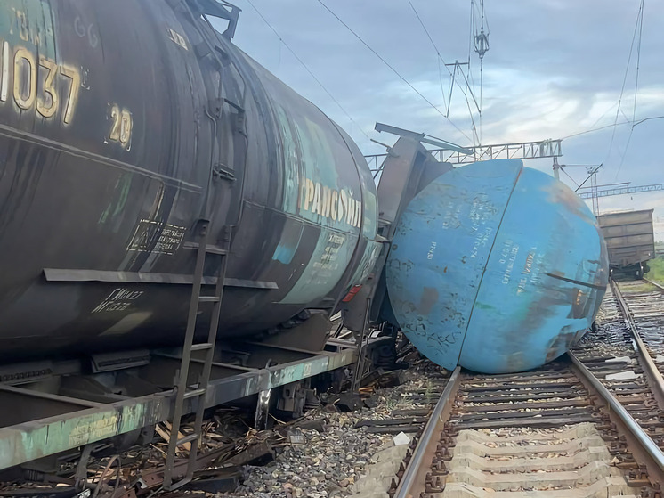 Пять цистерн с топливом сошли с рельс в ЕАО