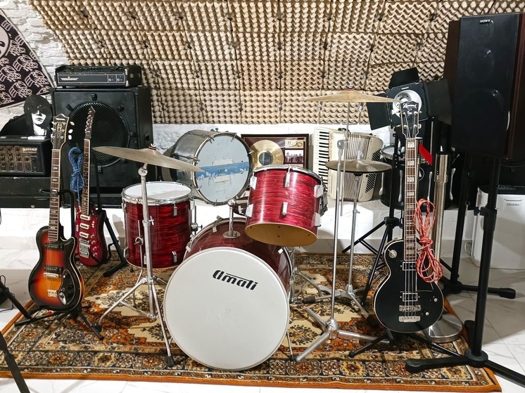 На фестивале в деревне Малый Турыш выступила со своей группой Юлия Пересильд