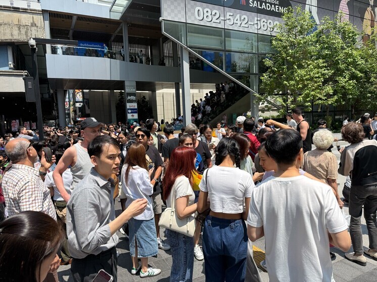 В Бангкоке прошел митинг с требованием отставки премьер-министра Чинават