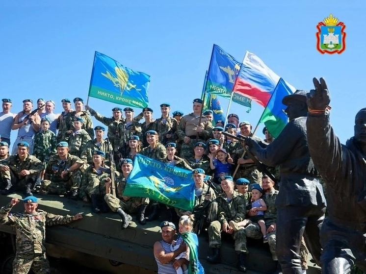 В Орле День ВДВ отметили митингом