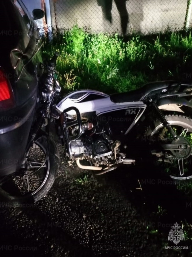 В жуковской деревне мопедист сломал ногу о припаркованный Rover