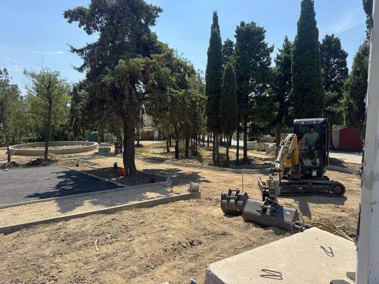 В селе под Судаком продолжается благоустройство парковой зоны