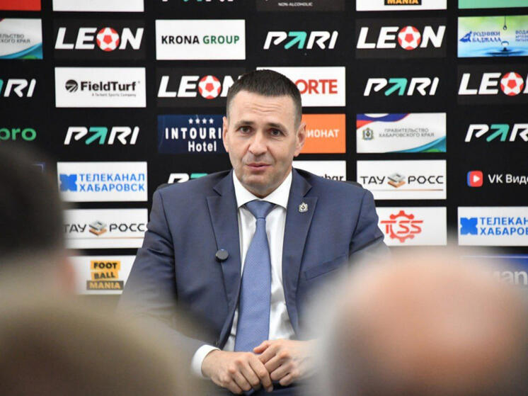 Дмитрий Демешин встретился с футболистами «СКА-Хабаровск» перед игрой с московским «Торпедо»