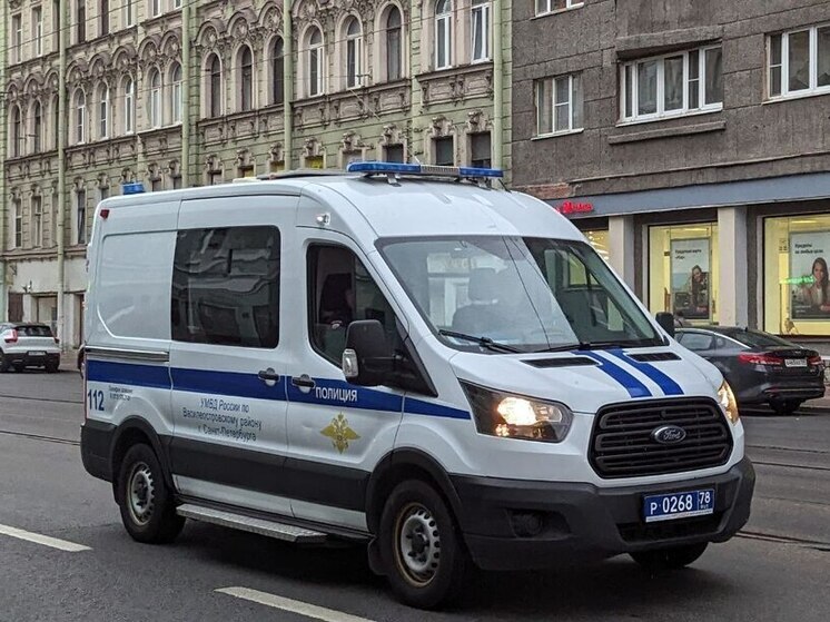 Полиция приехала на жалобу на шум в квартире, а нашла нарколабораторию в Петербурге