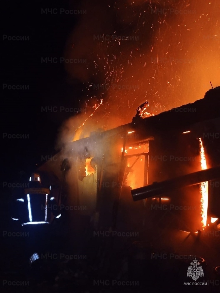 В кировском селе Бережки не стало бревенчатого гаража