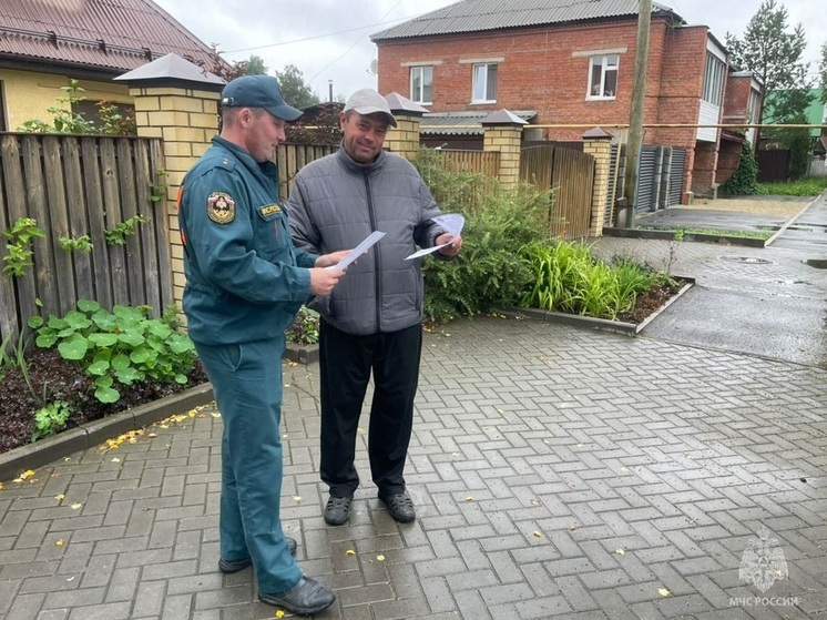 Свердловские спасатели проводят рейды в частном секторе