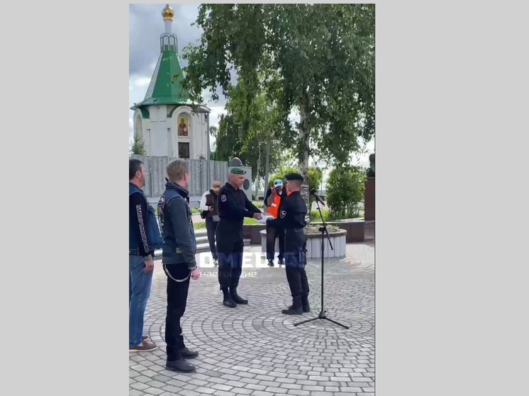 В Сургут прибыла священная капсула с землей с мест сражений Ленинградской области