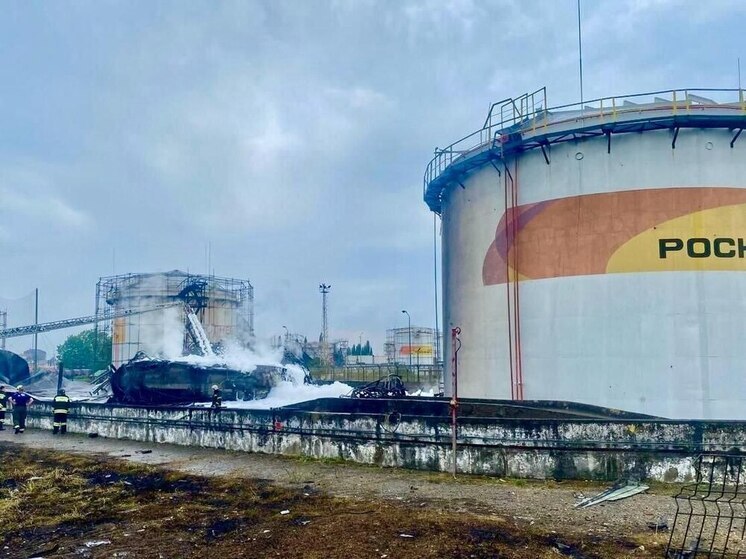 Пожар на нефтебазе в Адлерском районе Сочи потушен