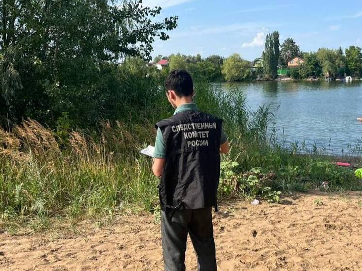 В Энгельсе из Волги достали достали труп неопознанного мужчины