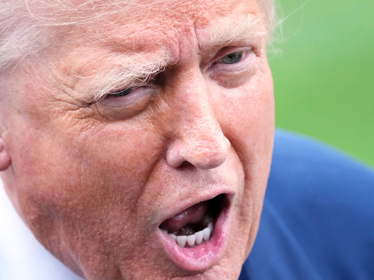 Президент США Дональд Трамп подтвердил, что две американские атомные подлодки направляются ближе к российским границам в ответ на заявления зампреда Совета безопасности РФ Дмитрия Медведева
