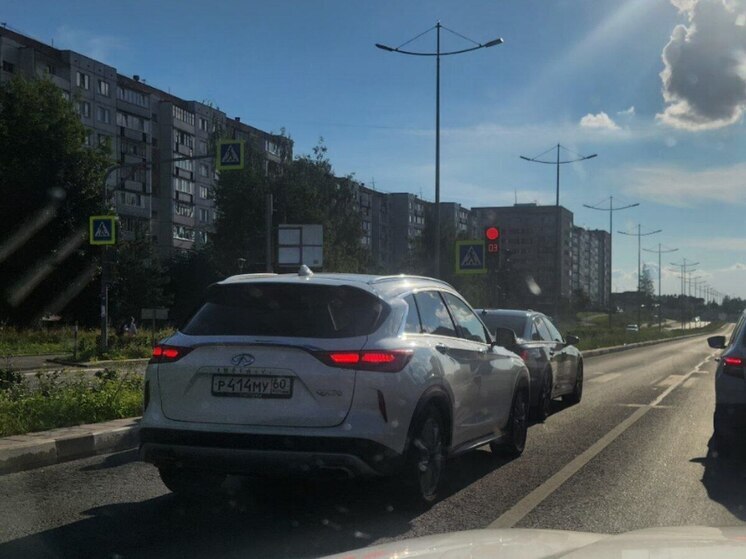 В Пскове "Инфинити" догнал "Ауди"