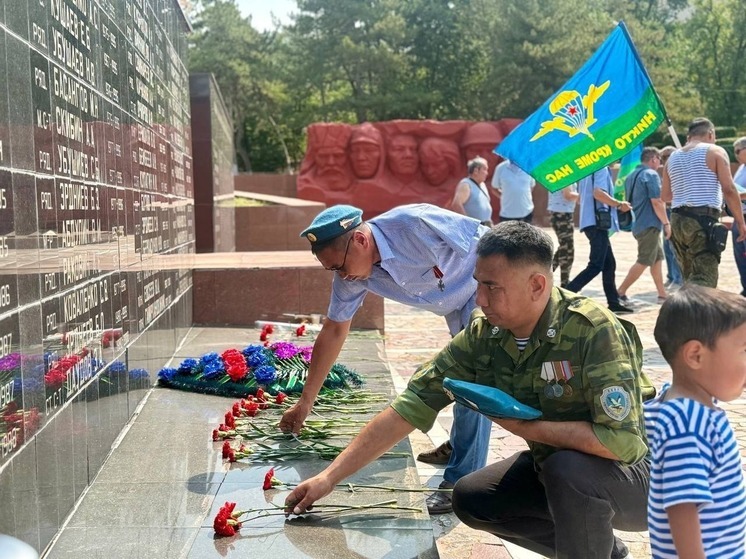 День Воздушно-десантных войск в Калмыкии отметили памятными мероприятиями