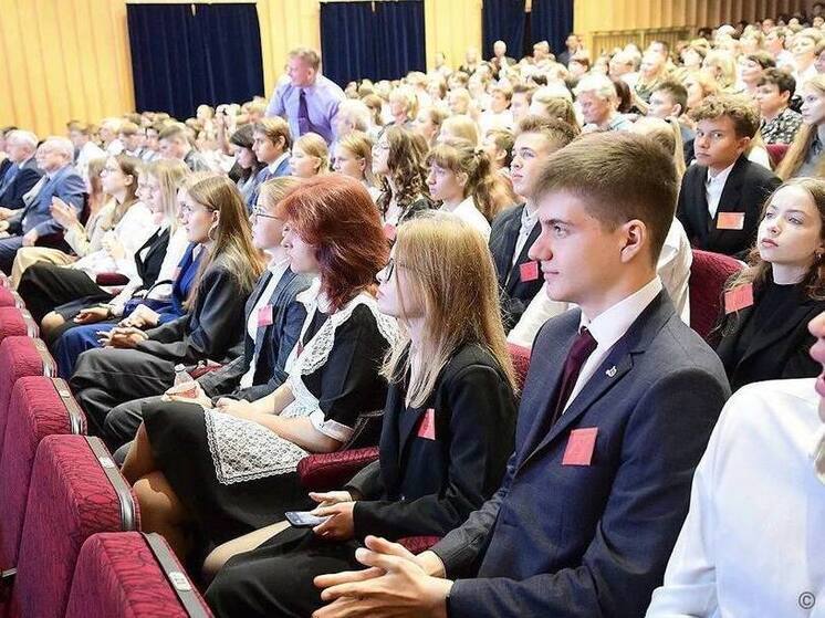 Денежные выплаты главы Барнаула получат 180 отличившихся молодых горожан